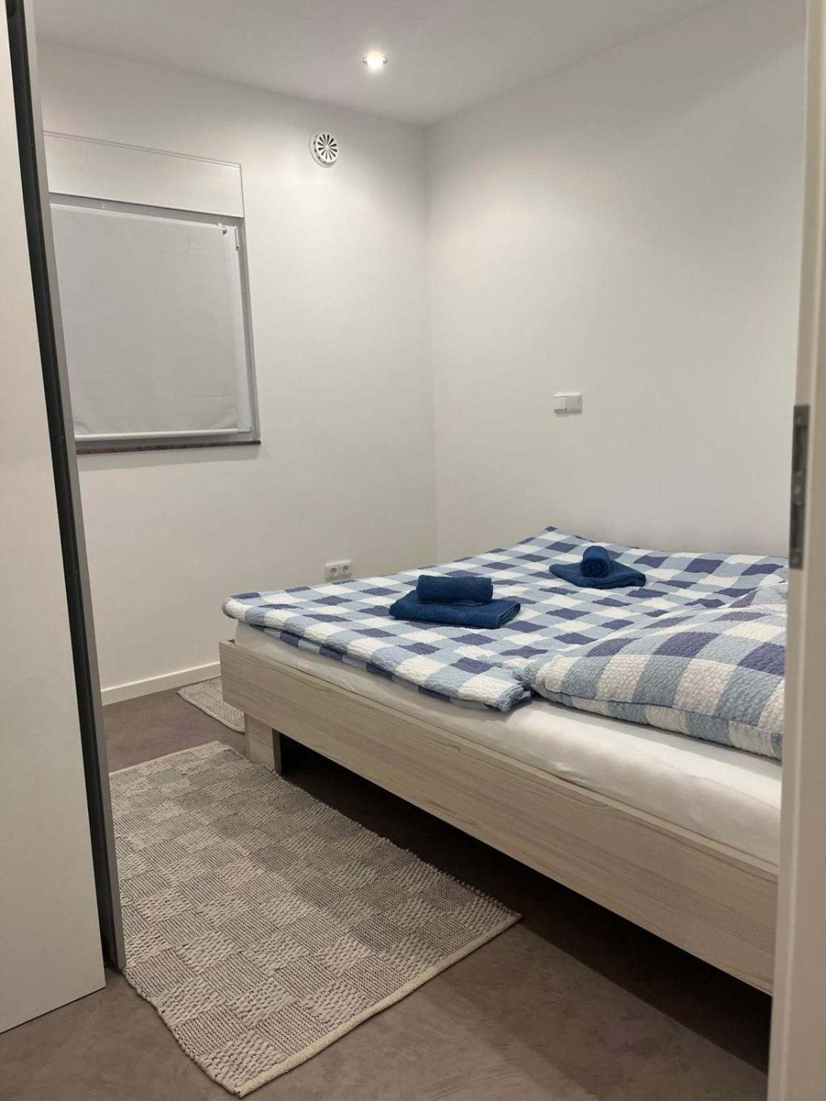 Sinisa Apartman Vir Esterno foto