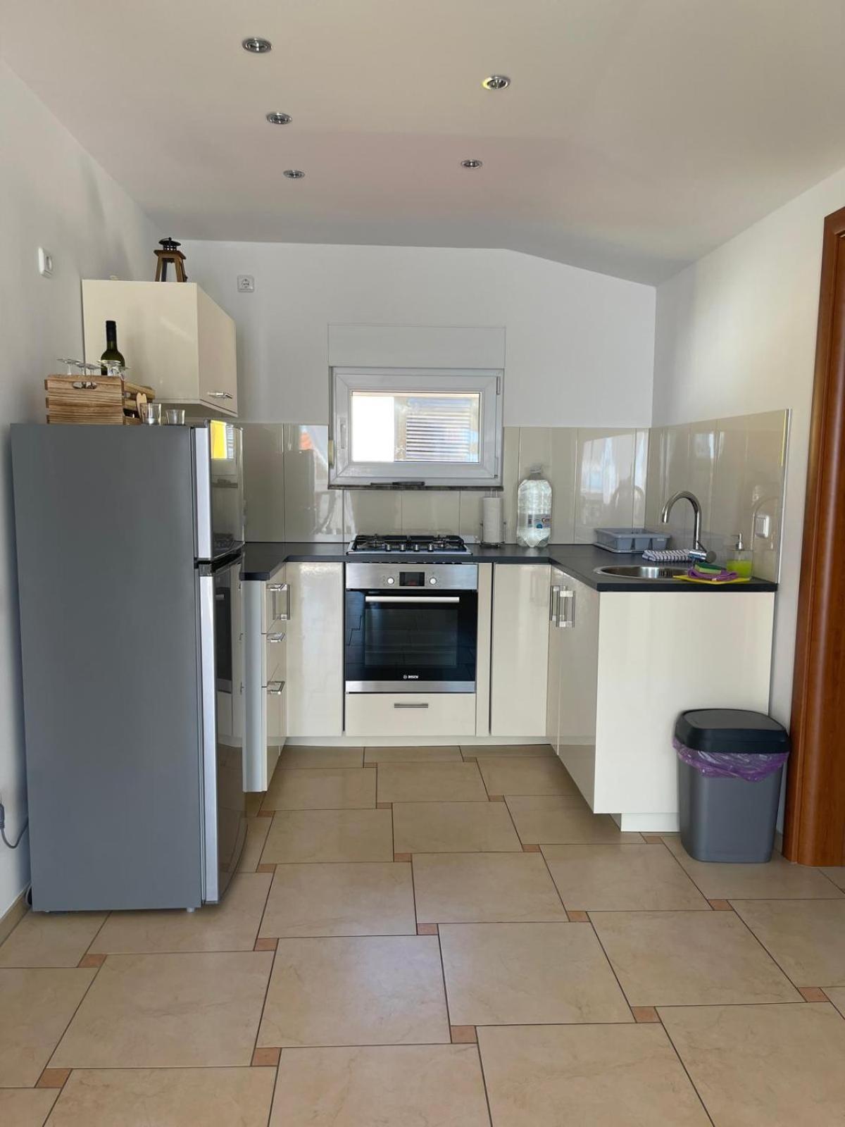 Sinisa Apartman Vir Esterno foto