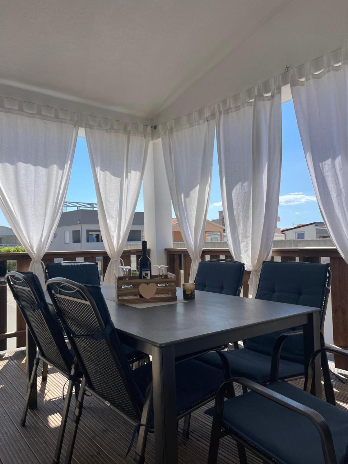 Sinisa Apartman Vir Esterno foto