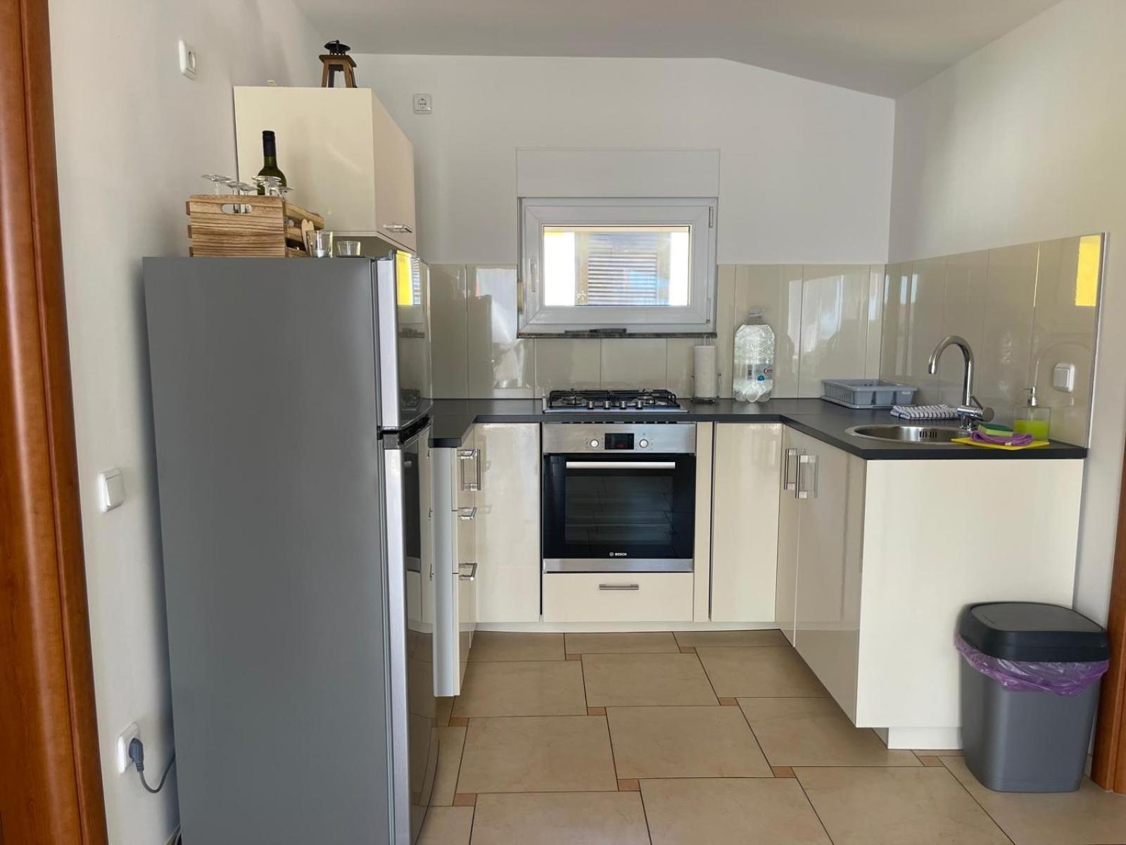 Sinisa Apartman Vir Esterno foto